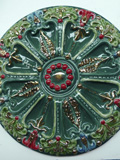 Деталь мозаично-керамического иконостаса: фаянс, роспись цветными глазурями, позолота