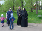 Игумения Тамара с гостями монастыря