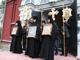 Александро-Невский женский монастырь, крестный ход